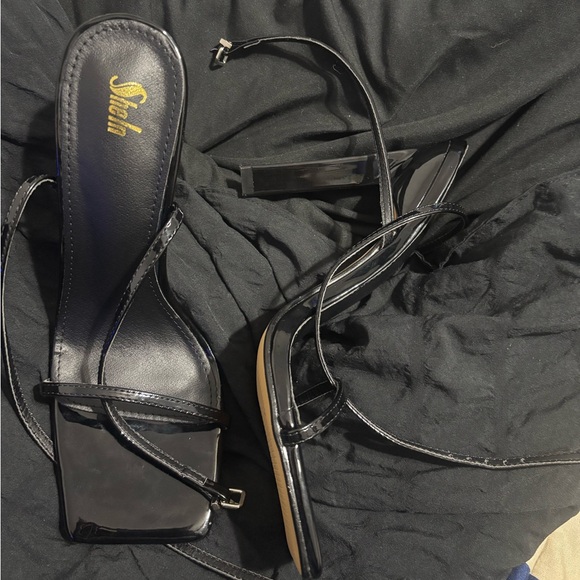 SHEIN Black Strappy Heels Minimalist Design - Picture 3 of 3